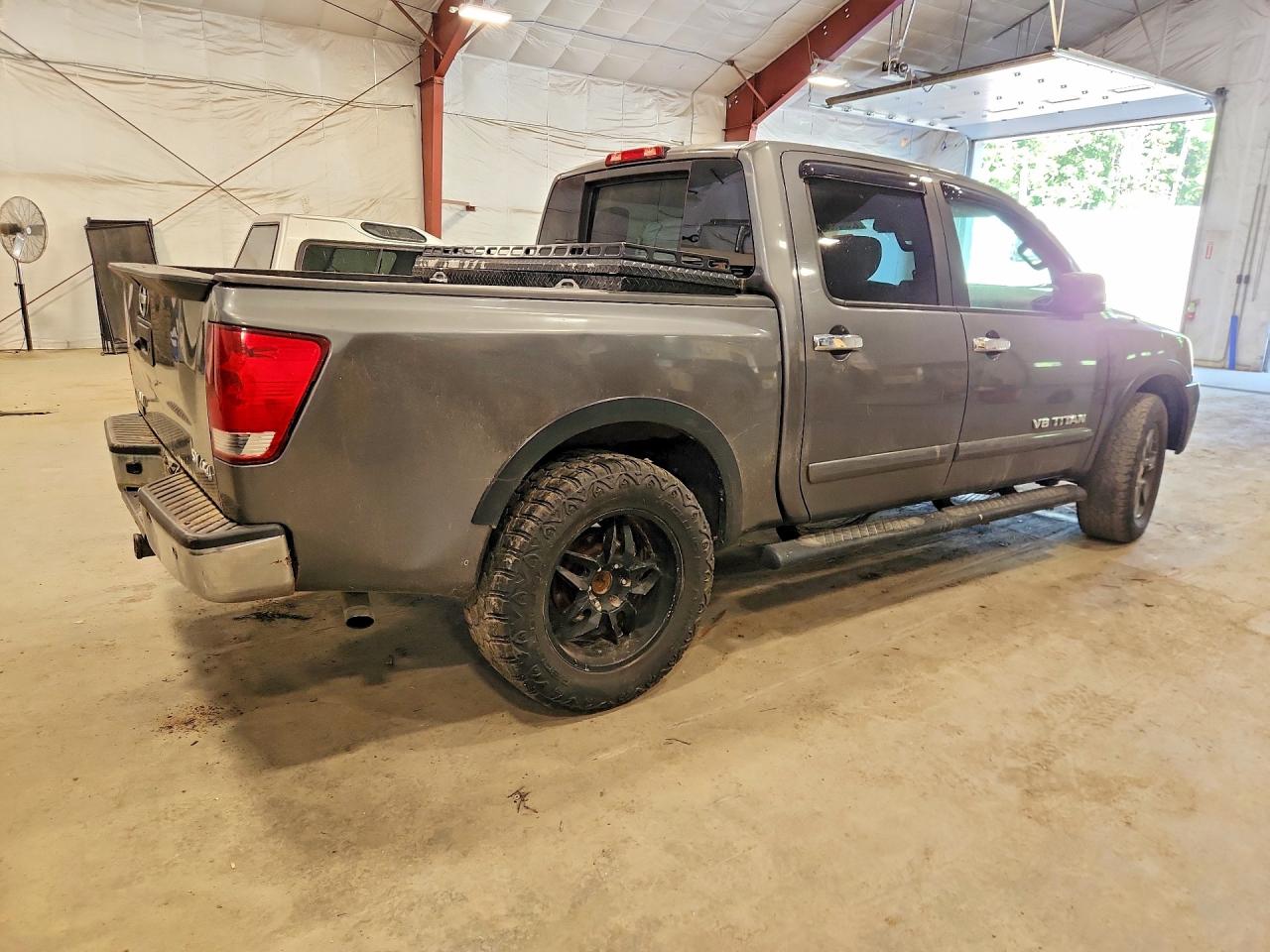 2015 NISSAN TITAN
