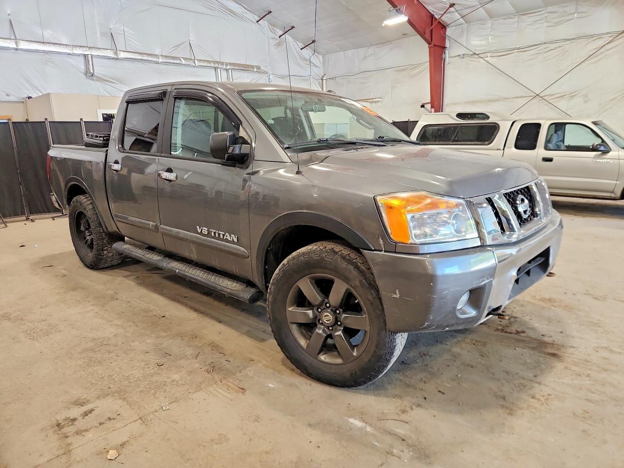 2015 NISSAN TITAN