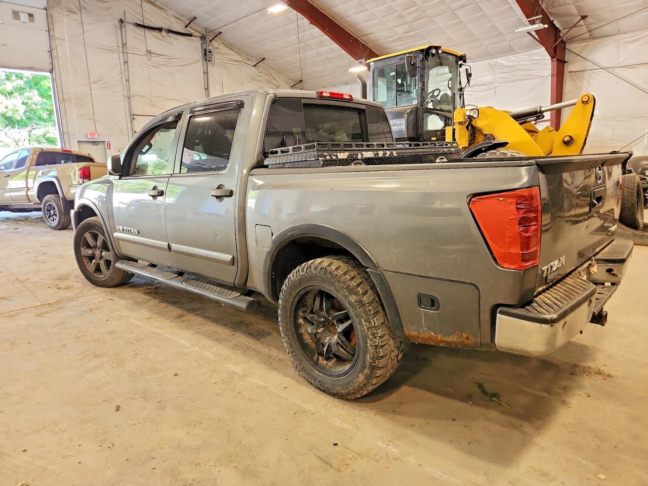 2015 NISSAN TITAN