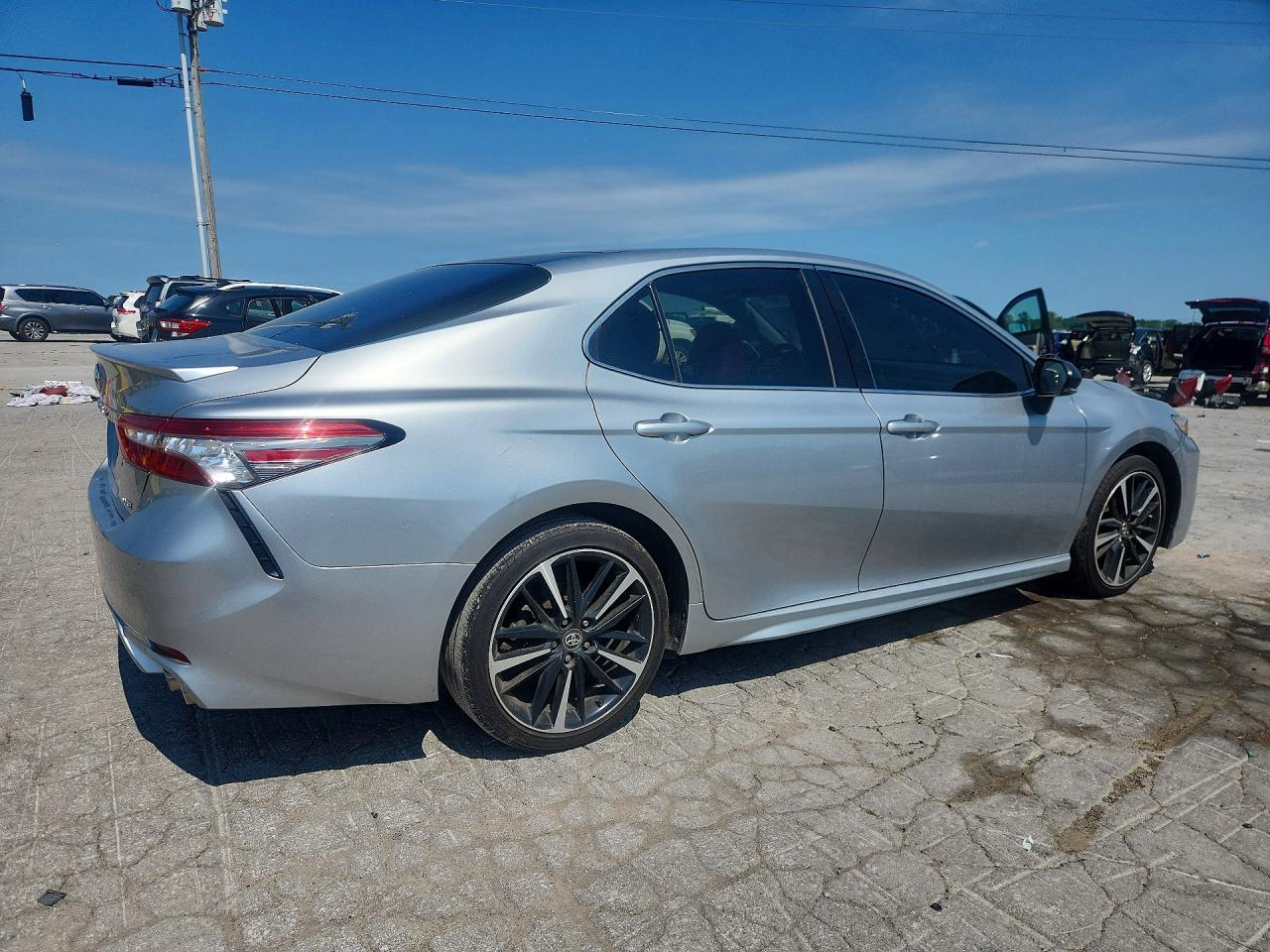 2018 TOYOTA CAMRY