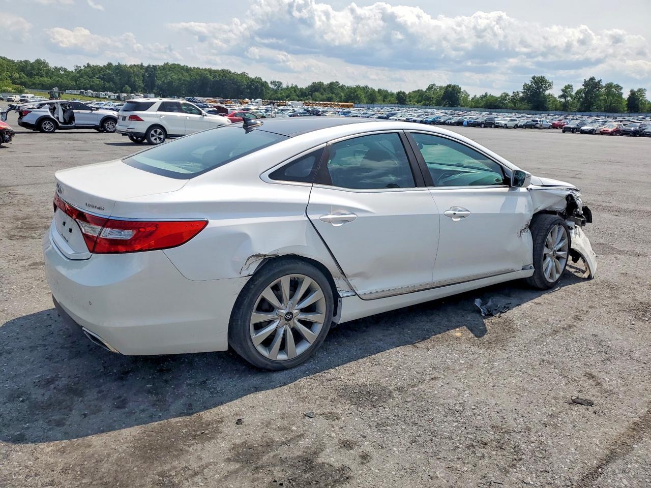 2017 HYUNDAI AZERA