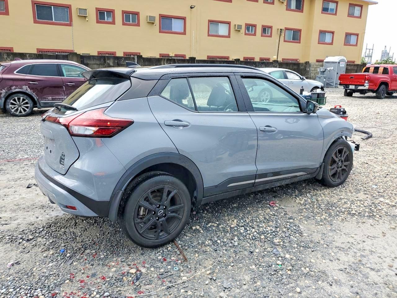 2023 NISSAN KICKS