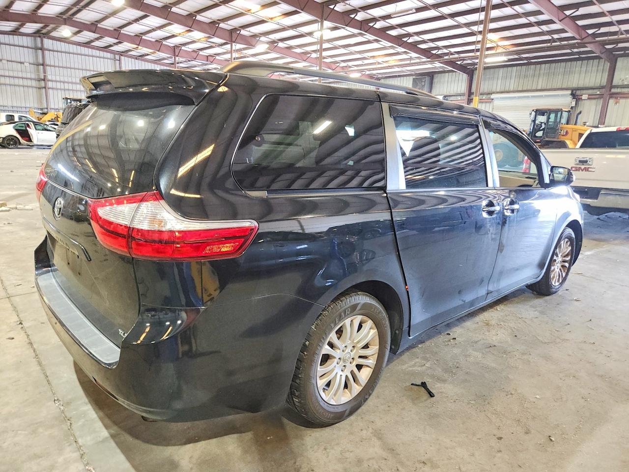 2017 TOYOTA SIENNA
