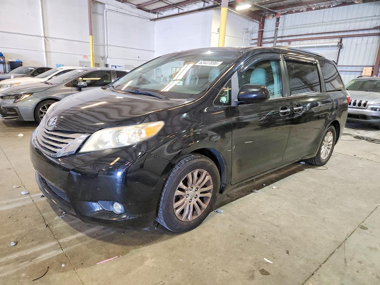 2017 TOYOTA SIENNA