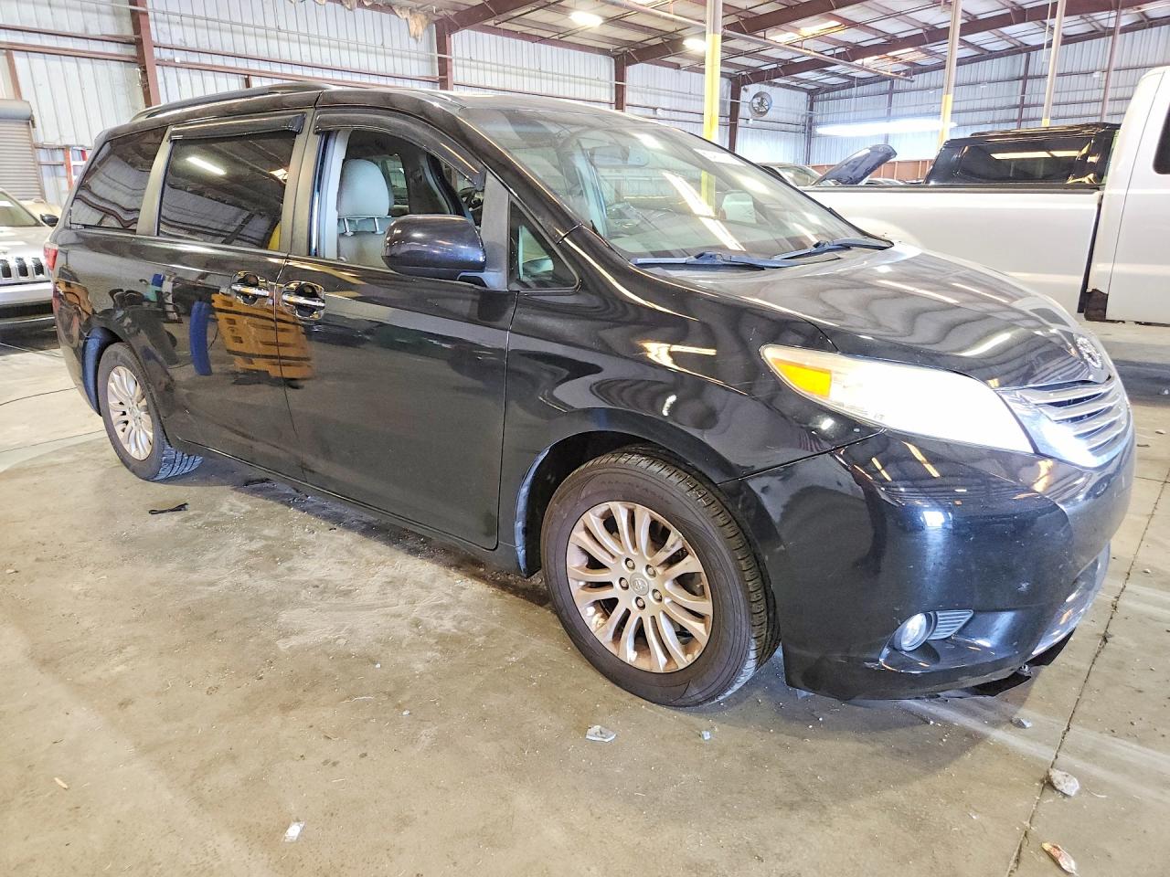 2017 TOYOTA SIENNA