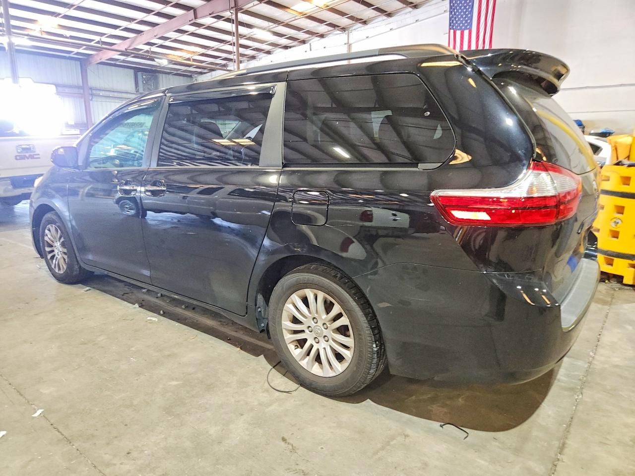 2017 TOYOTA SIENNA