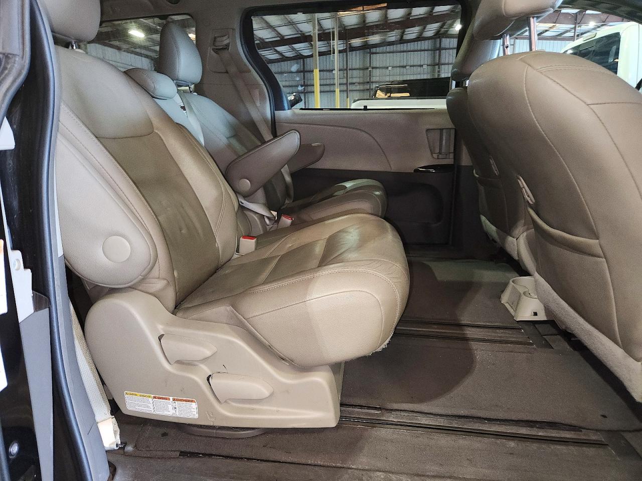 2017 TOYOTA SIENNA