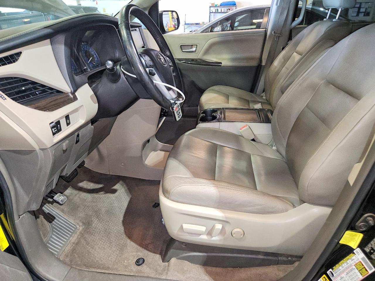 2017 TOYOTA SIENNA