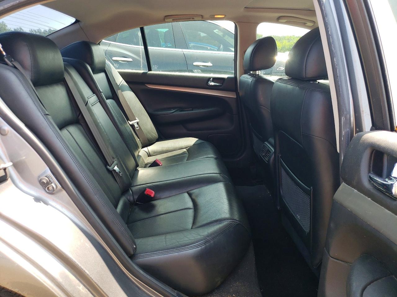 2010 INFINITI G37