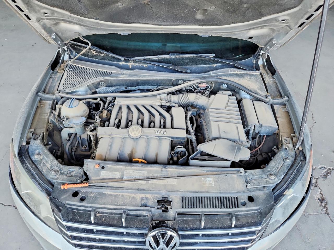 2012 VOLKSWAGEN PASSAT