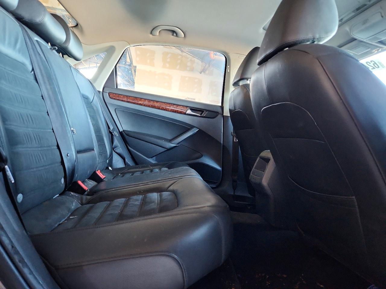 2012 VOLKSWAGEN PASSAT