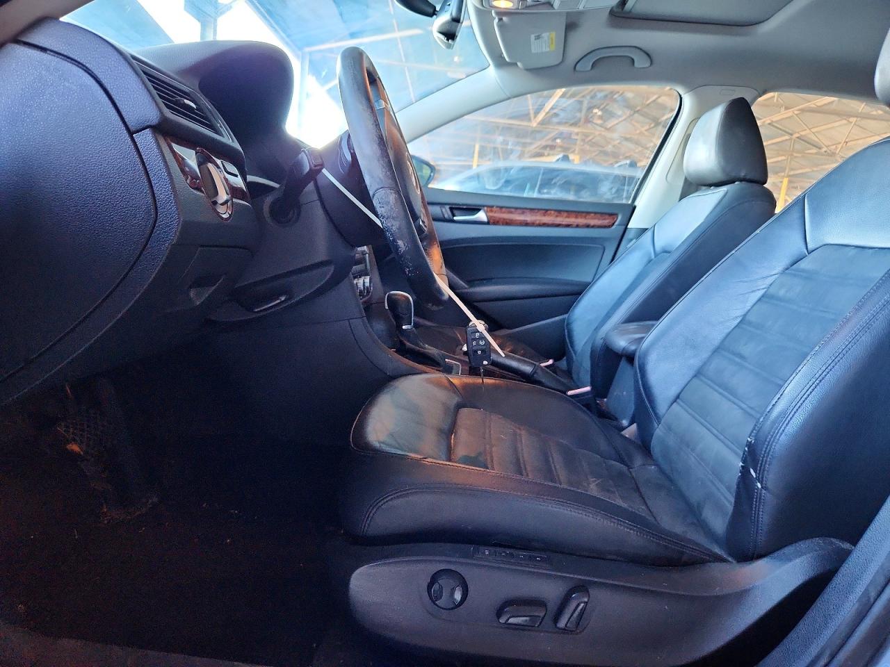 2012 VOLKSWAGEN PASSAT