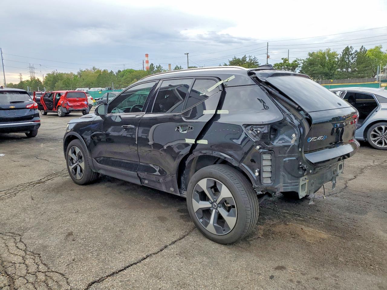 2023 VOLVO XC40