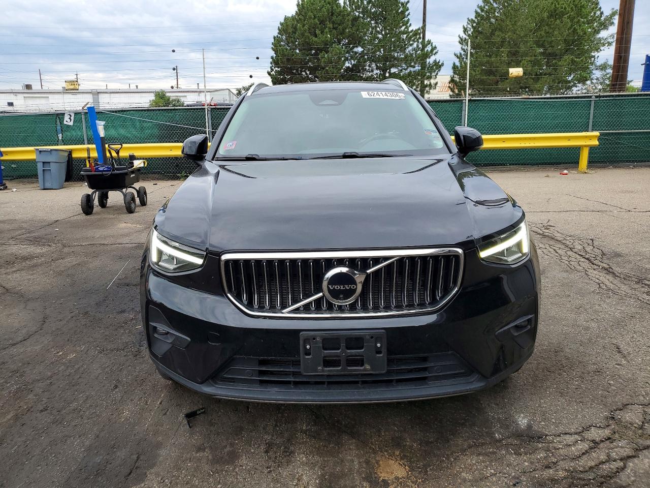 2023 VOLVO XC40