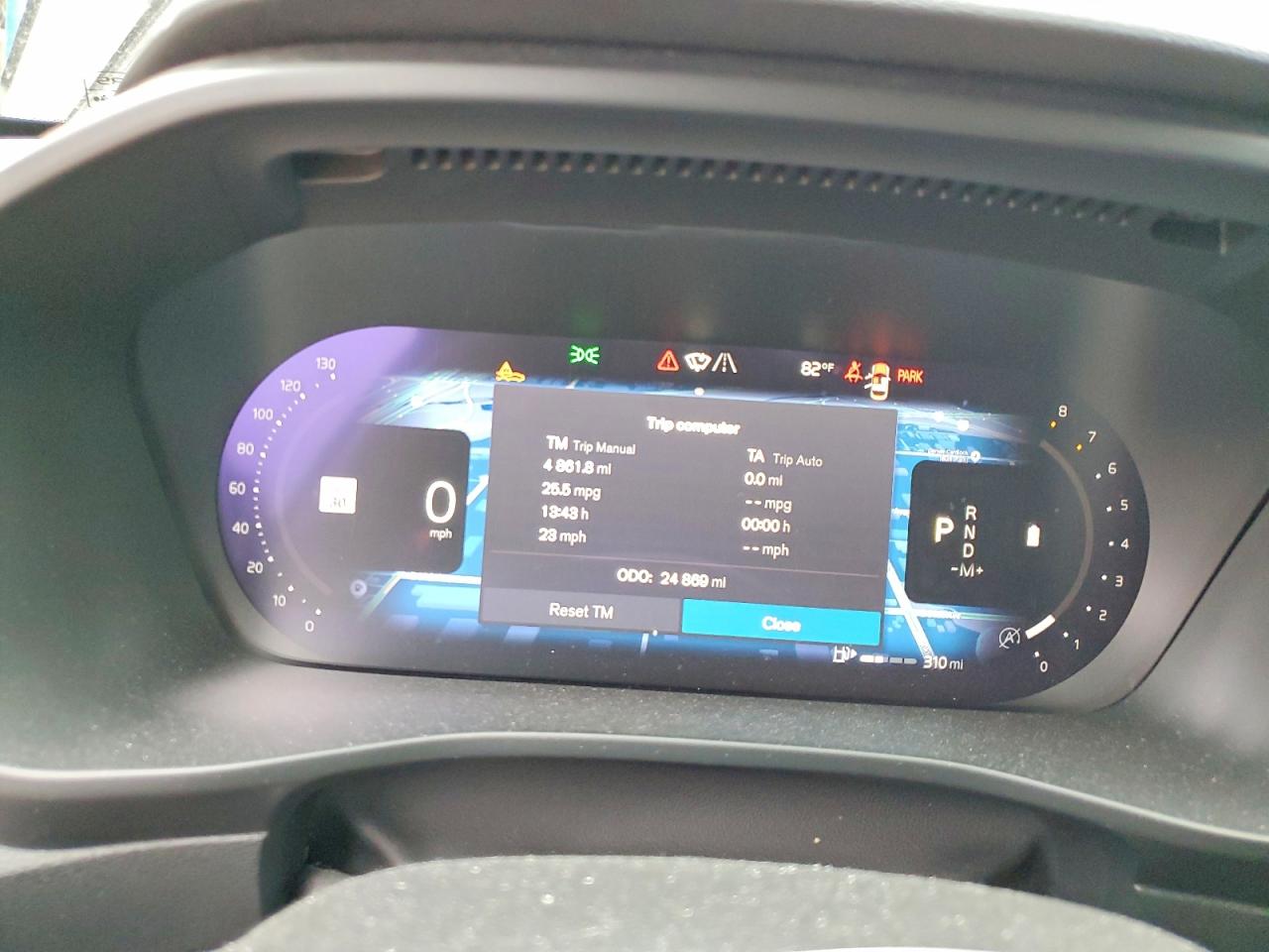 2023 VOLVO XC40