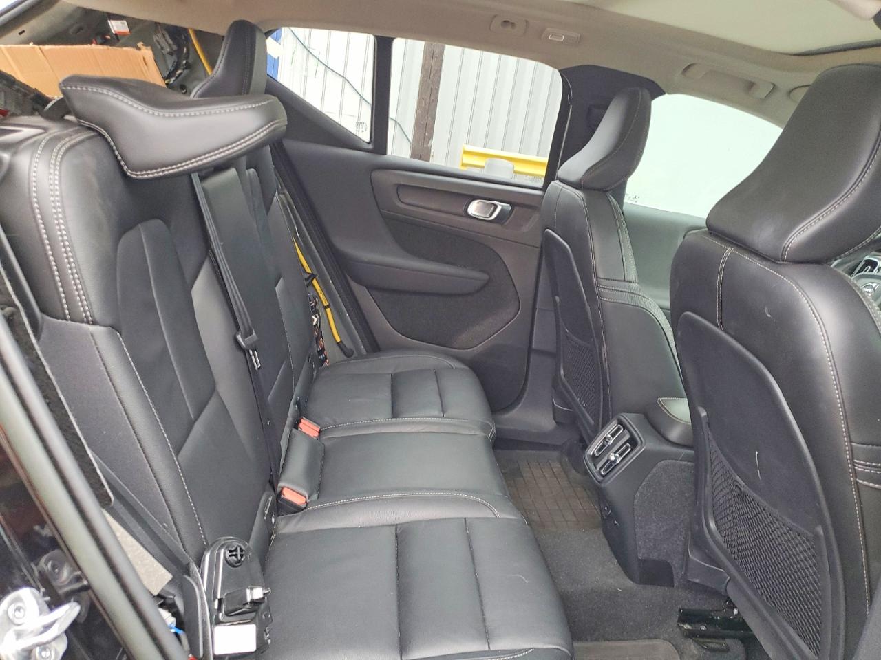2023 VOLVO XC40