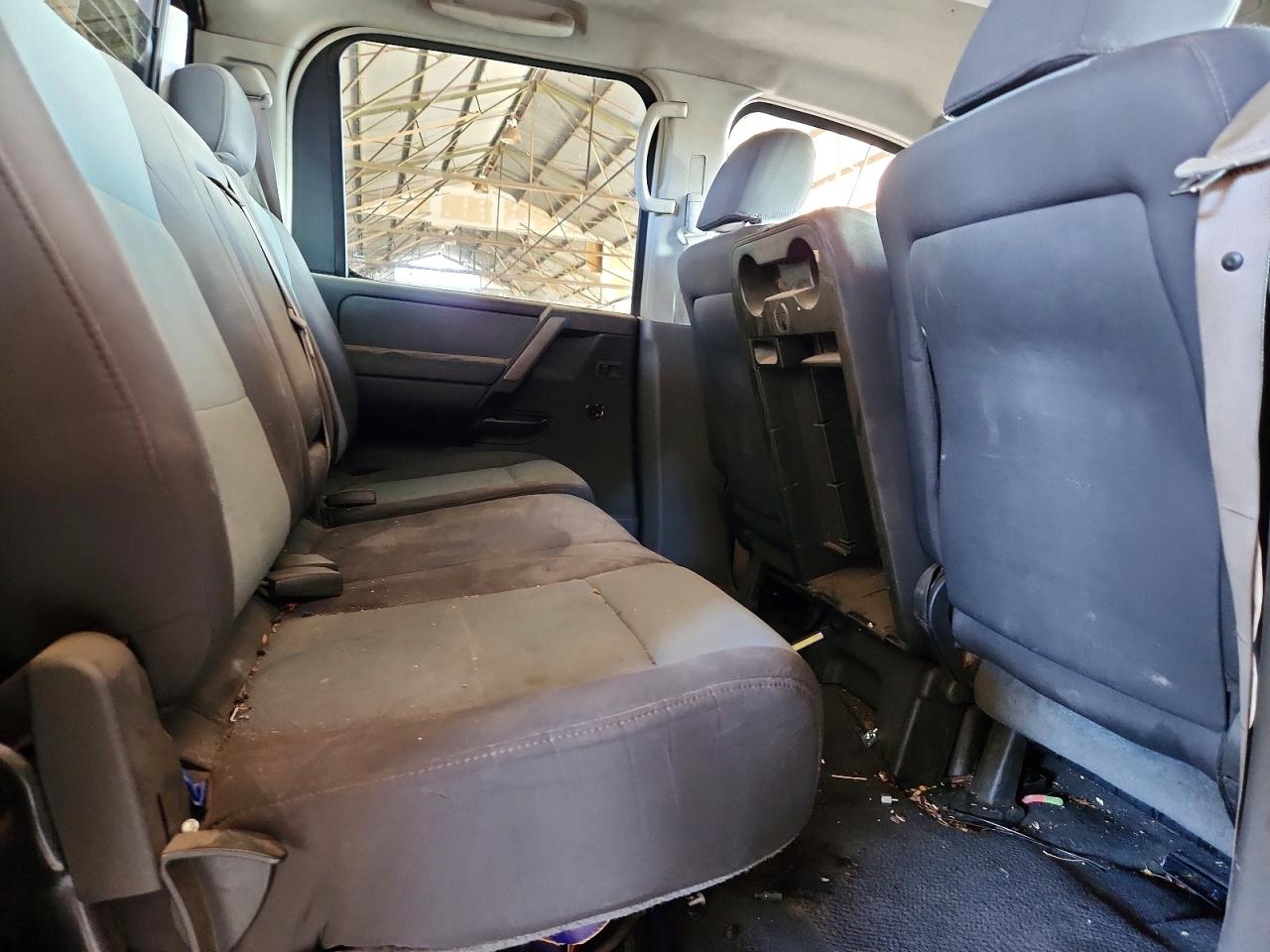 2005 NISSAN TITAN