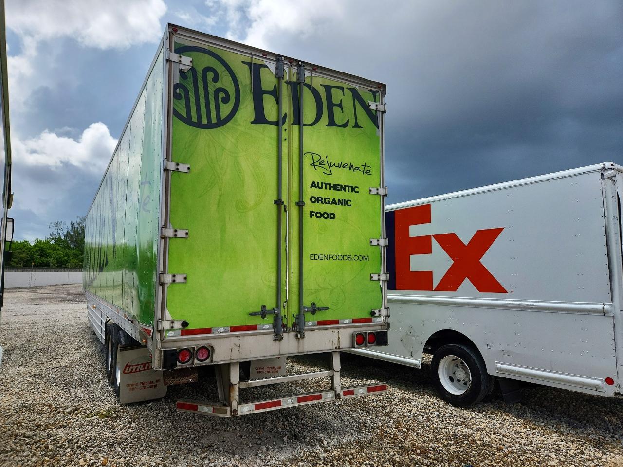 2009 UTILITY TRAILER TRAILER