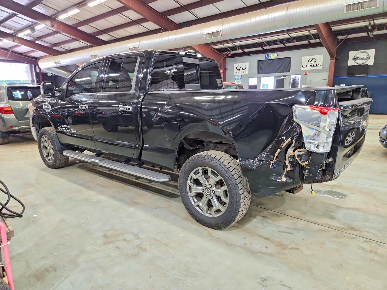 2017 NISSAN TITAN