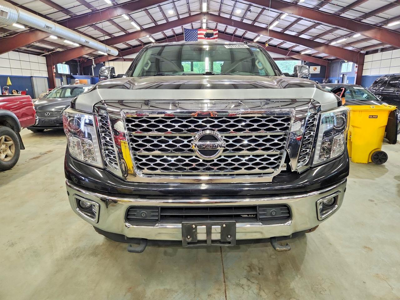 2017 NISSAN TITAN