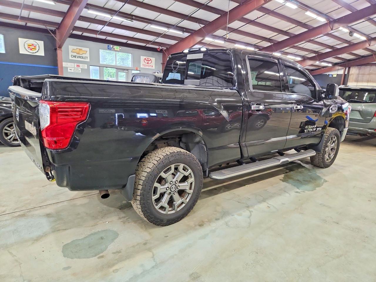 2017 NISSAN TITAN