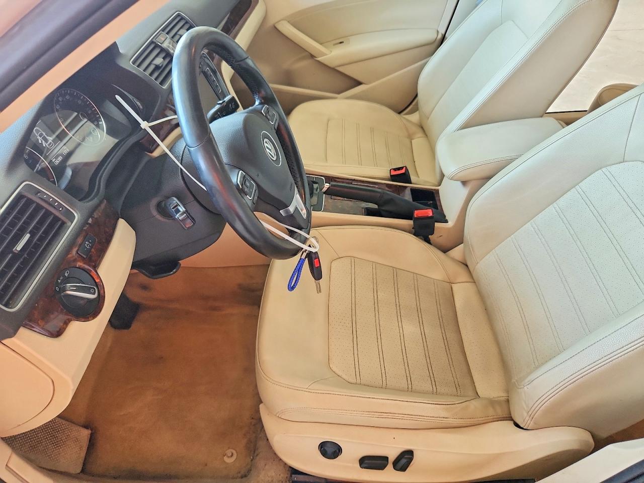 2012 VOLKSWAGEN PASSAT