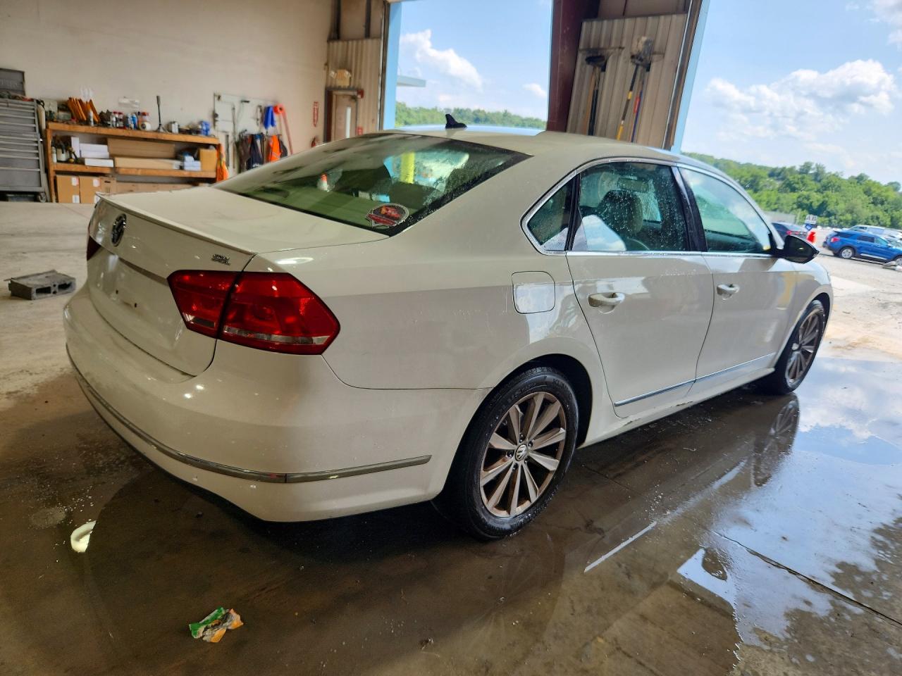 2012 VOLKSWAGEN PASSAT