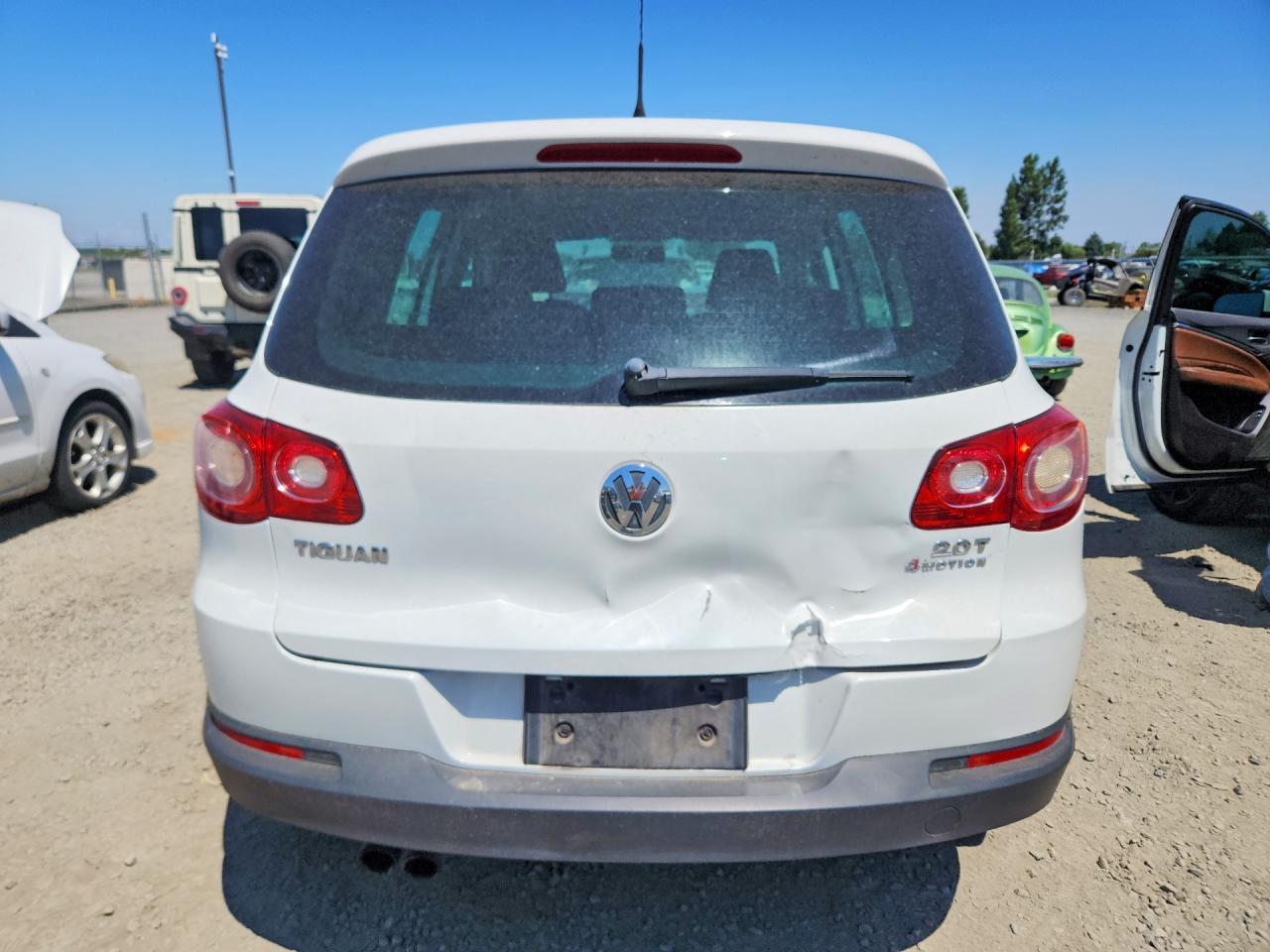 2011 VOLKSWAGEN TIGUAN