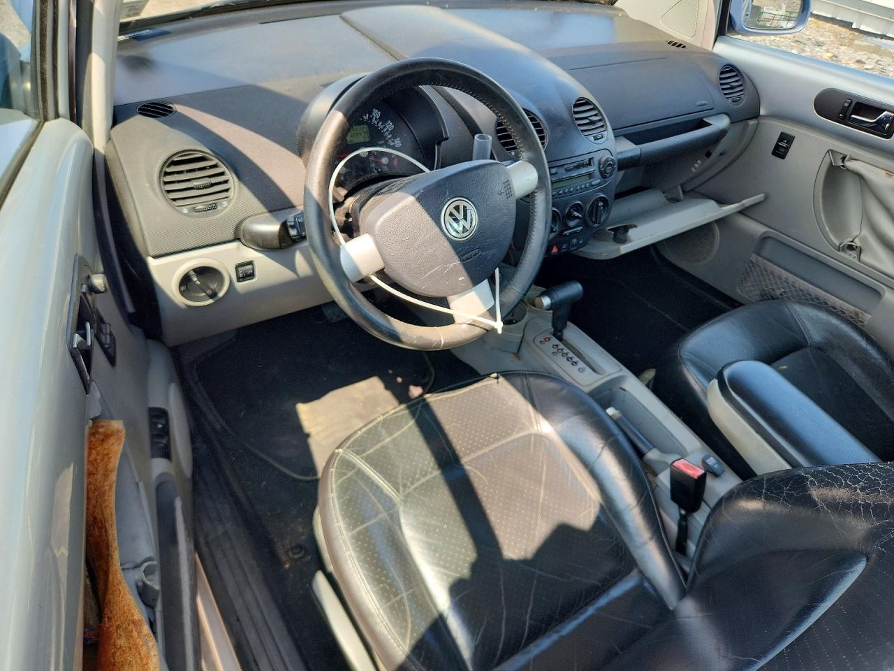 2002 VOLKSWAGEN BEETLE