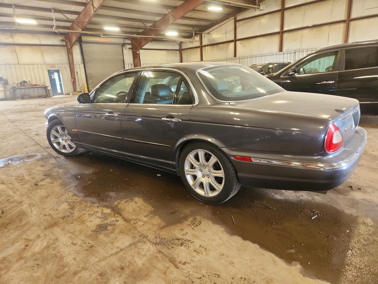 2004 JAGUAR XJ8