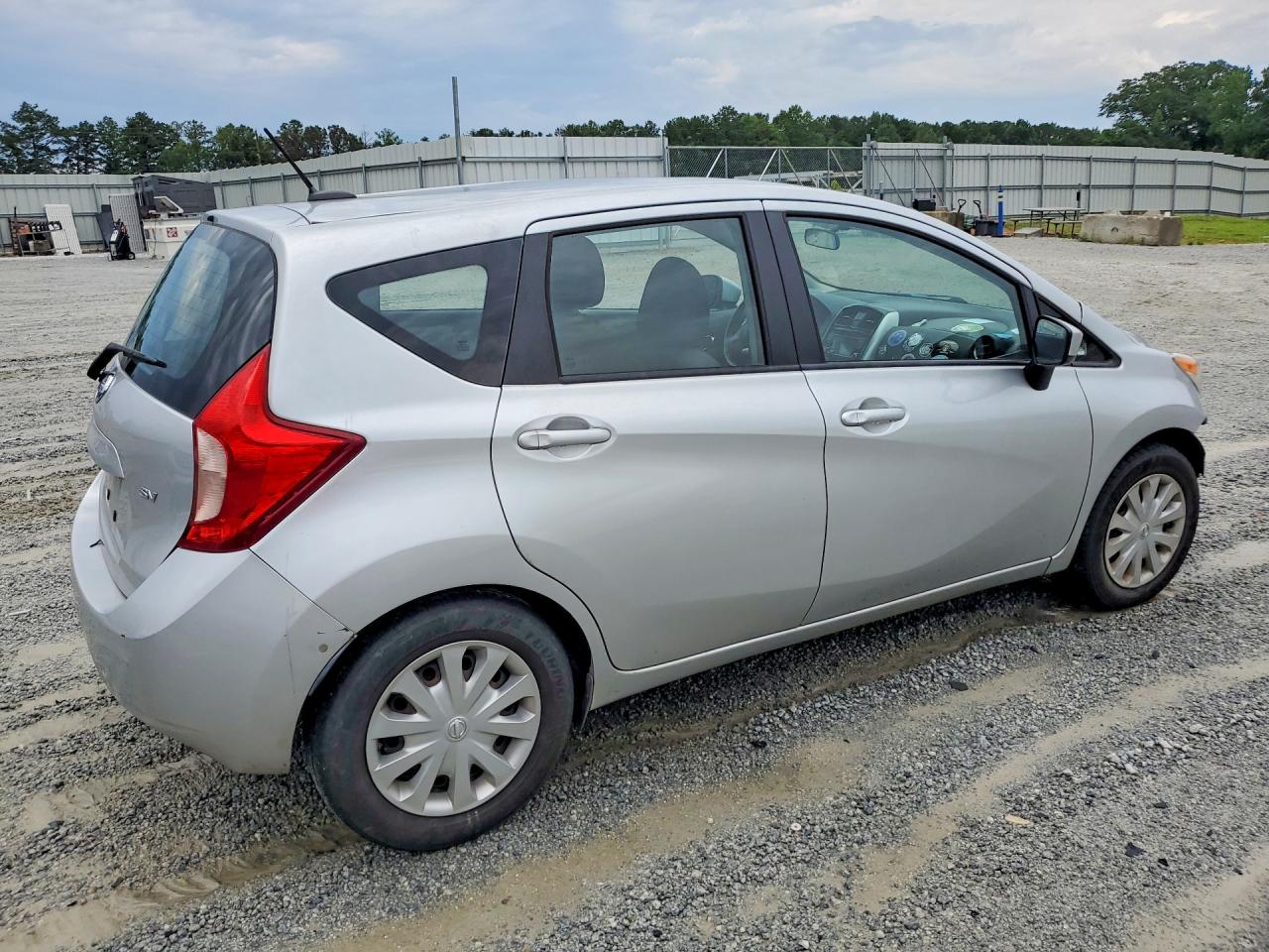 2016 NISSAN VERSA