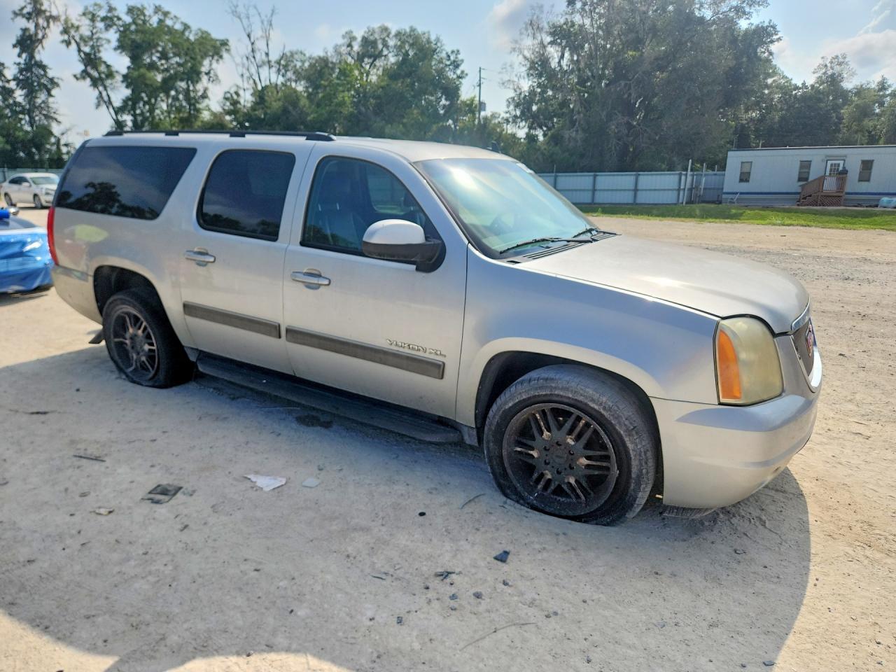 2011 GMC YUKON