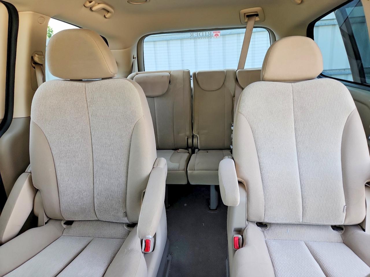 2011 KIA SEDONA