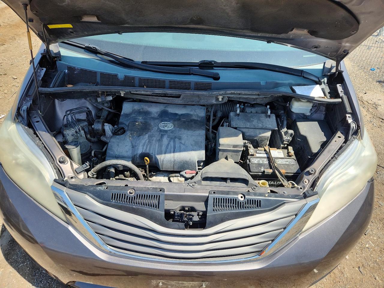 2012 TOYOTA SIENNA