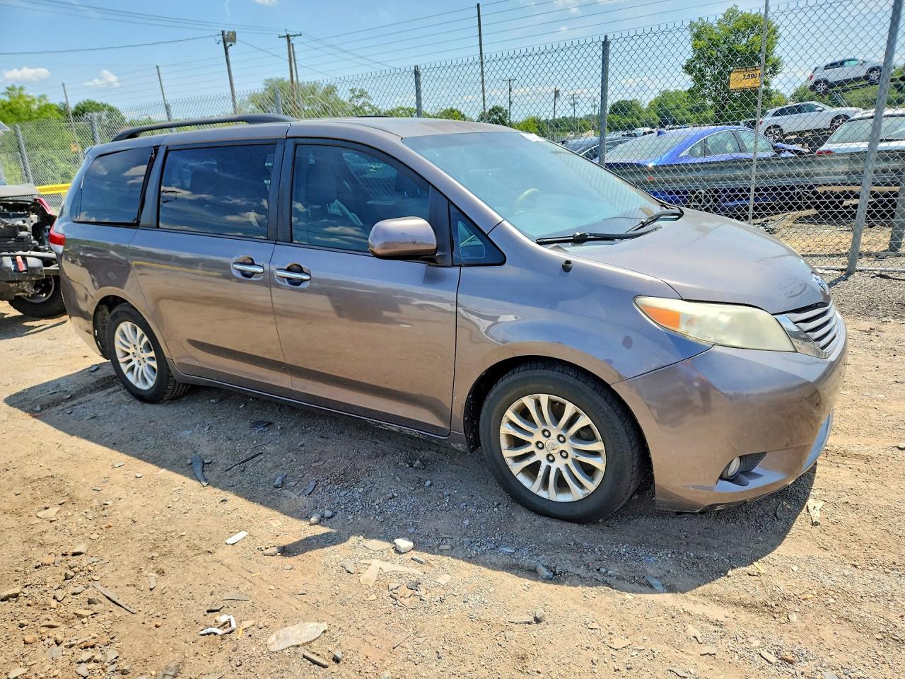 2012 TOYOTA SIENNA