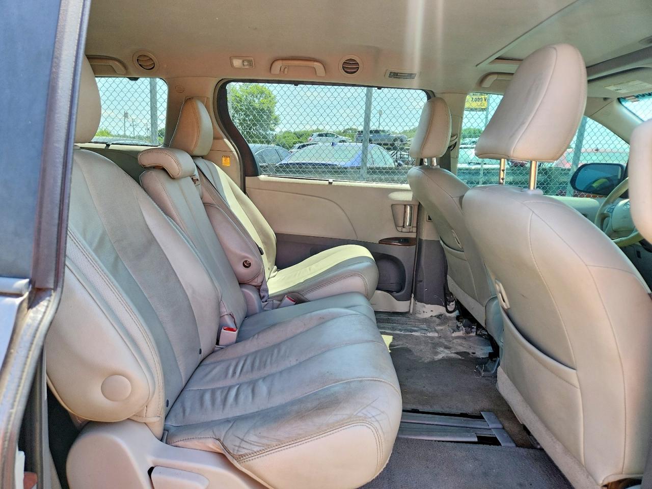 2012 TOYOTA SIENNA