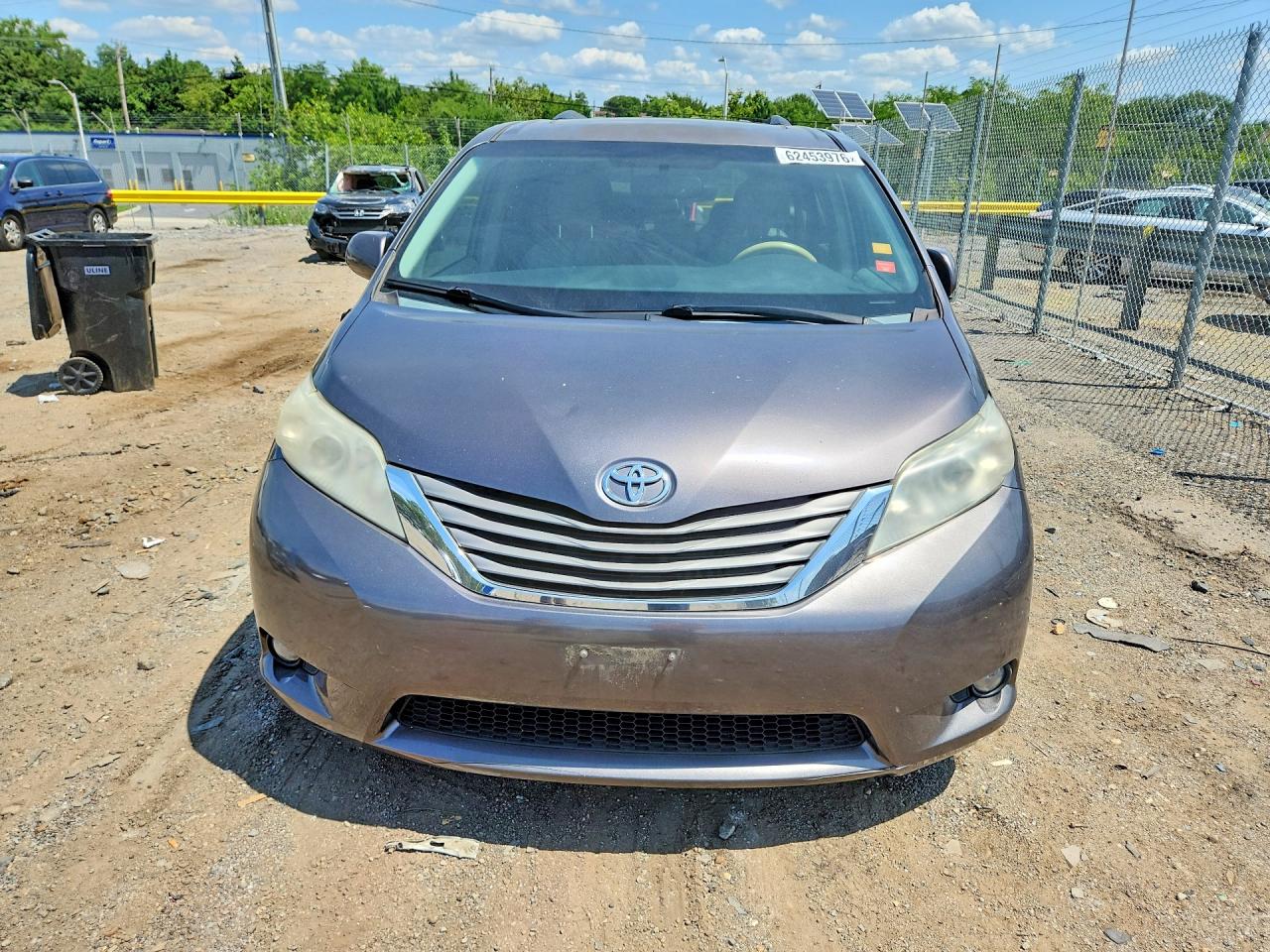 2012 TOYOTA SIENNA