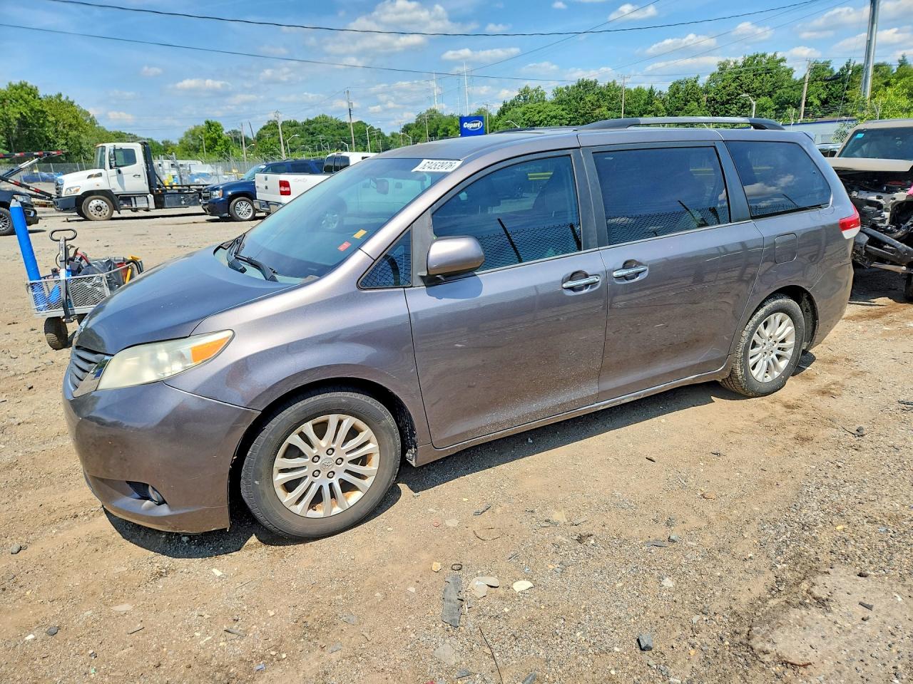 2012 TOYOTA SIENNA