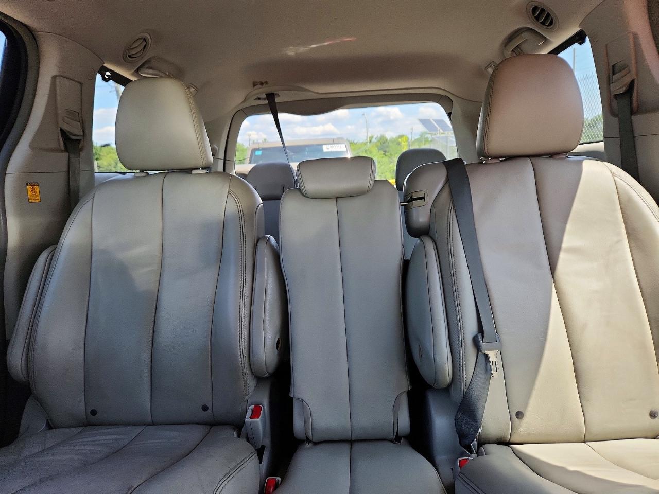 2012 TOYOTA SIENNA
