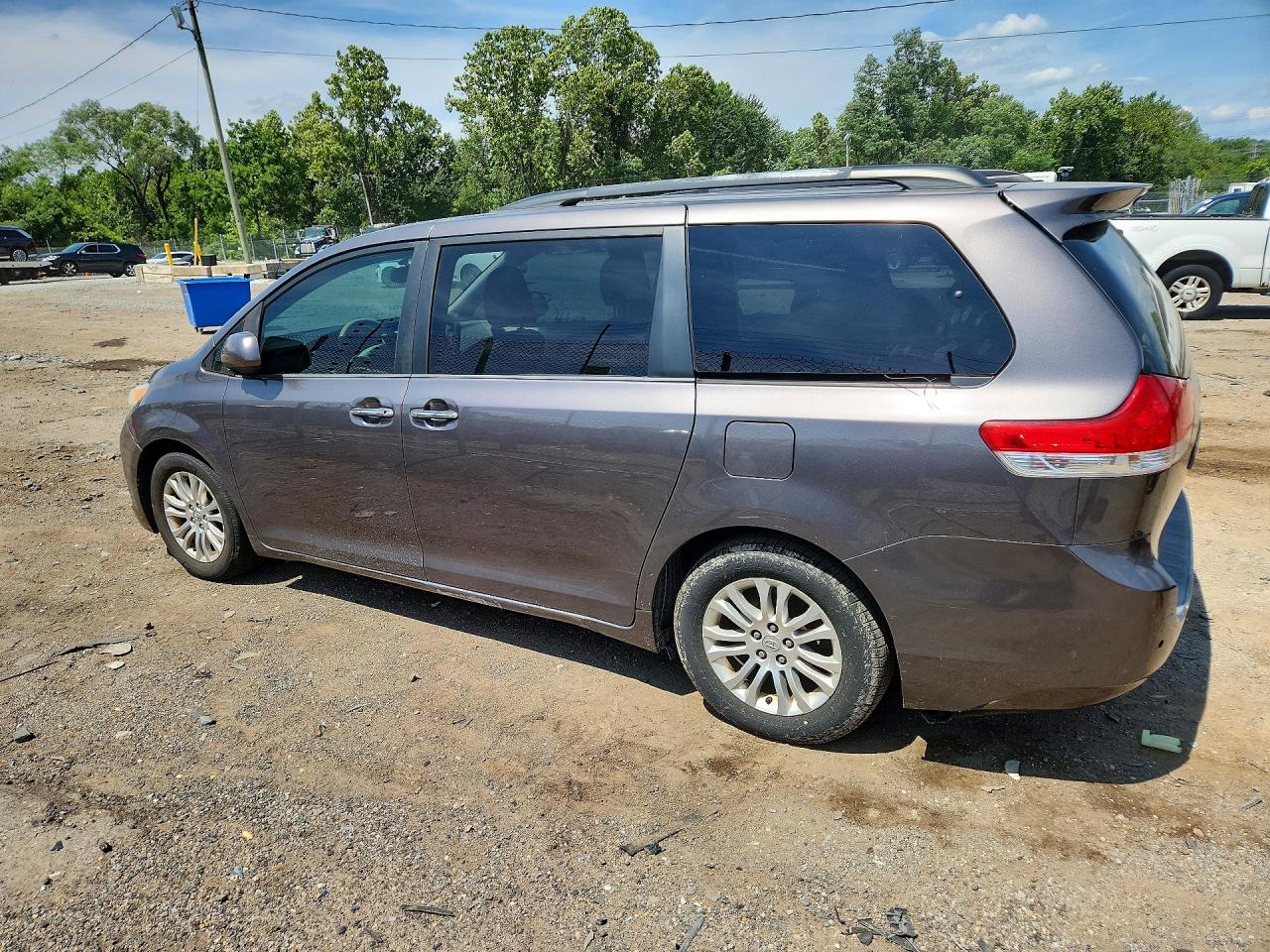 2012 TOYOTA SIENNA