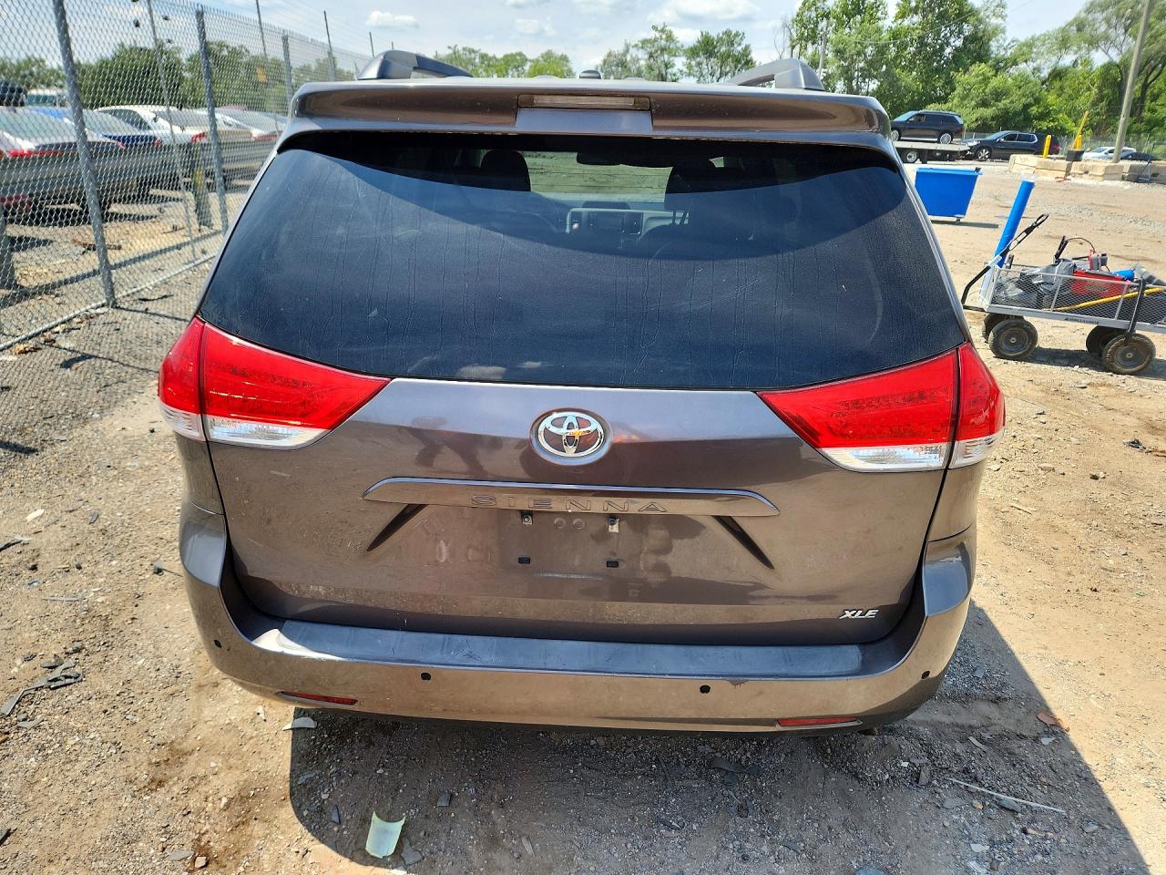 2012 TOYOTA SIENNA
