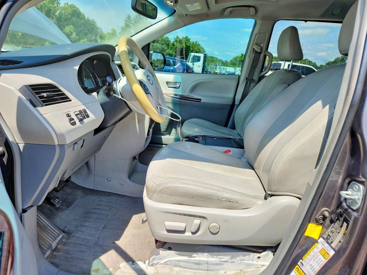 2012 TOYOTA SIENNA