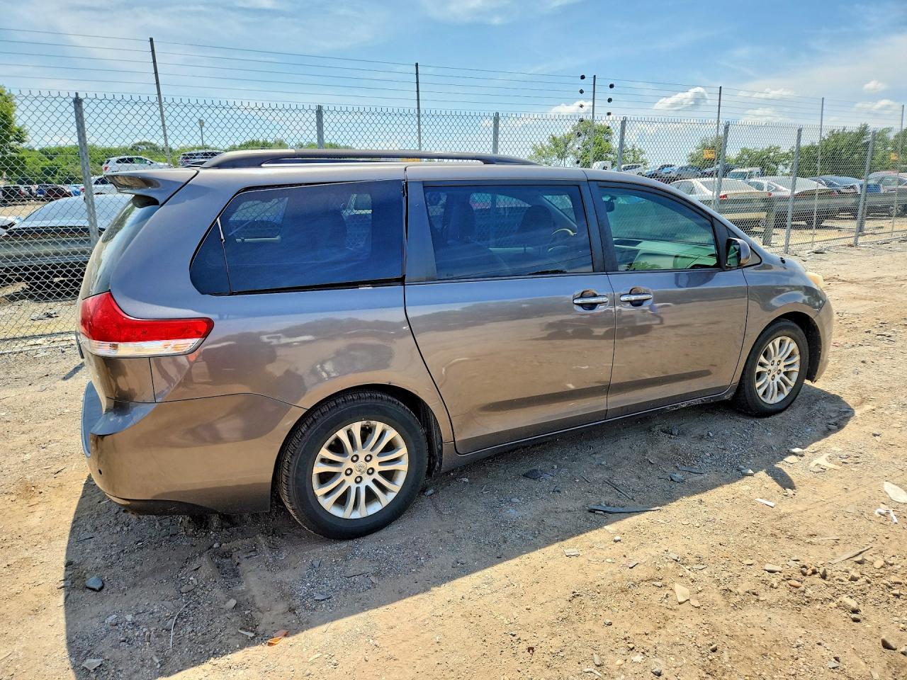 2012 TOYOTA SIENNA