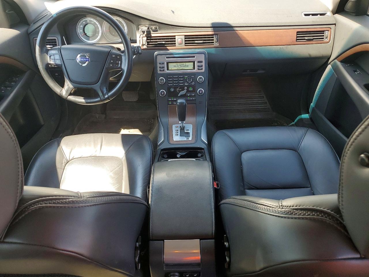2011 VOLVO XC70