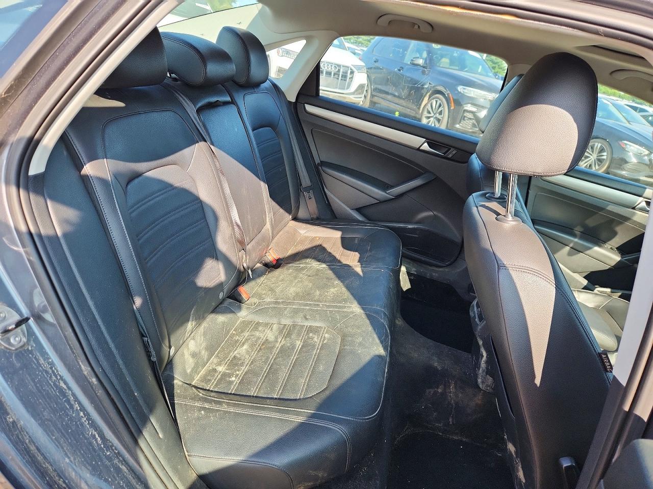 2015 VOLKSWAGEN PASSAT