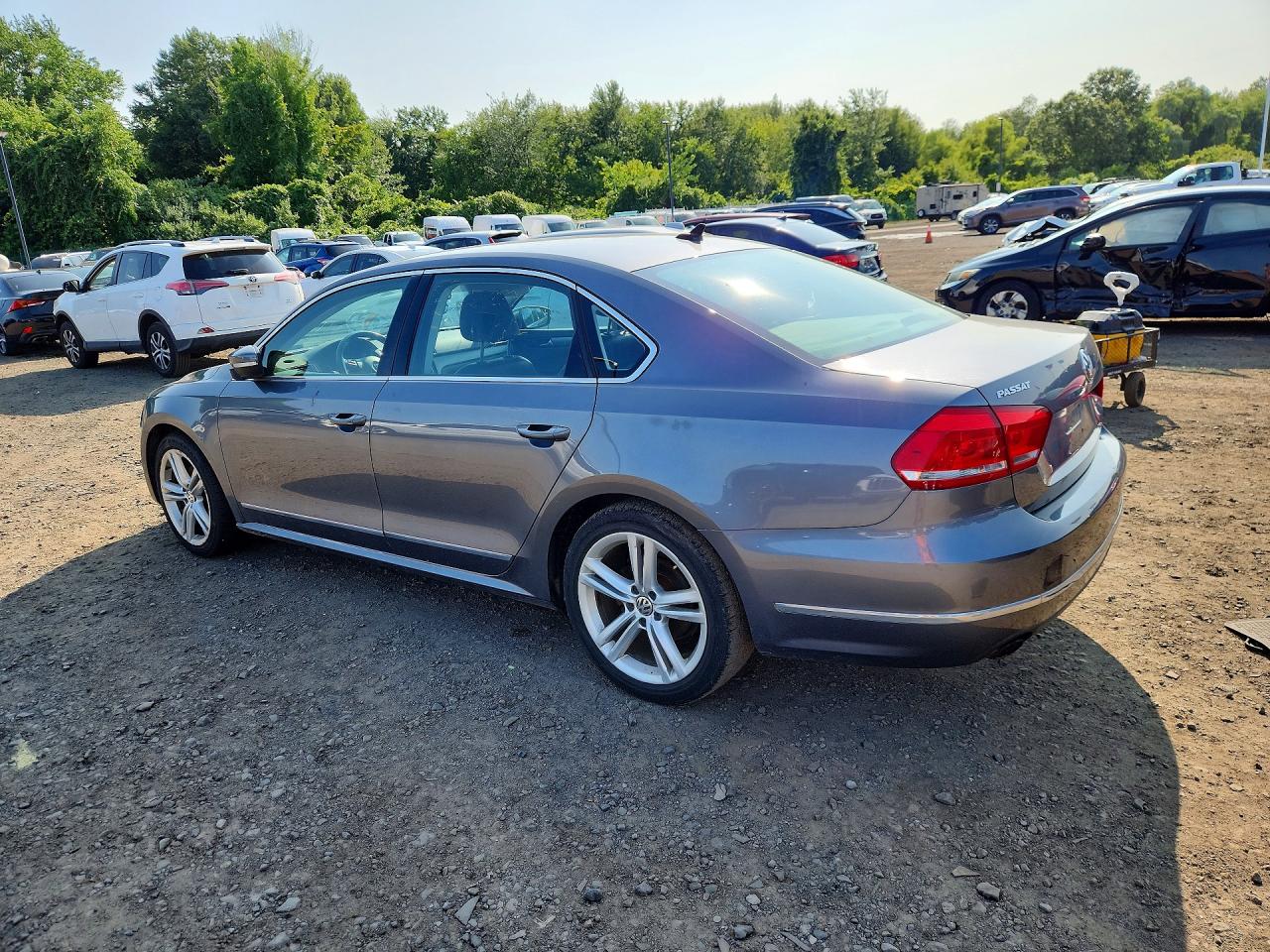2015 VOLKSWAGEN PASSAT