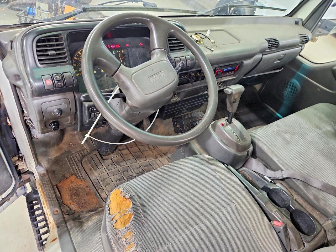 2005 ISUZU NQR