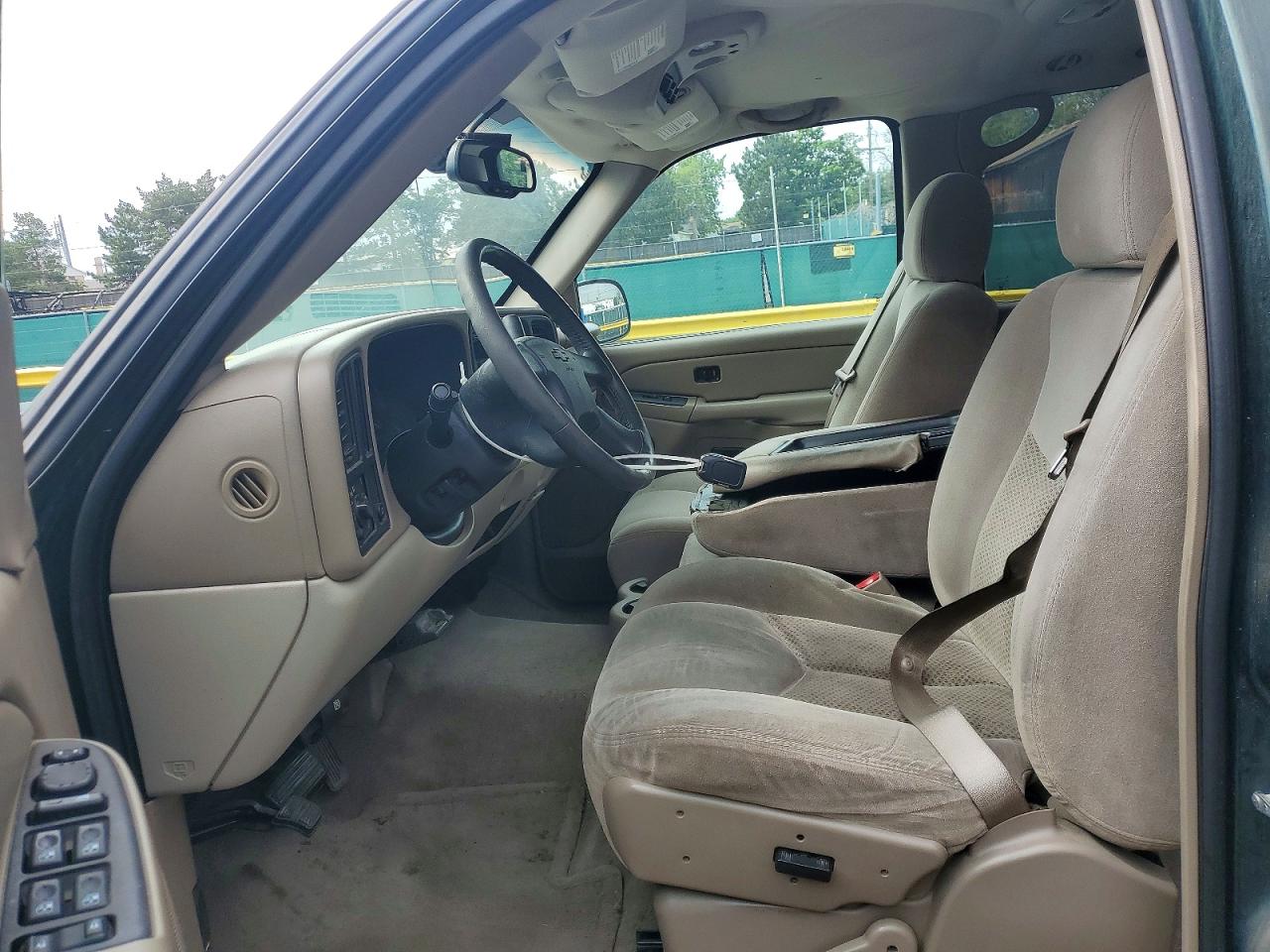 2004 CHEVROLET SUBURBAN