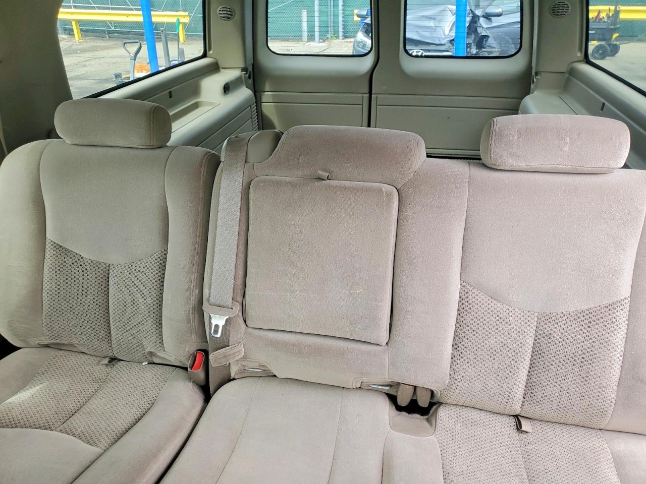 2004 CHEVROLET SUBURBAN