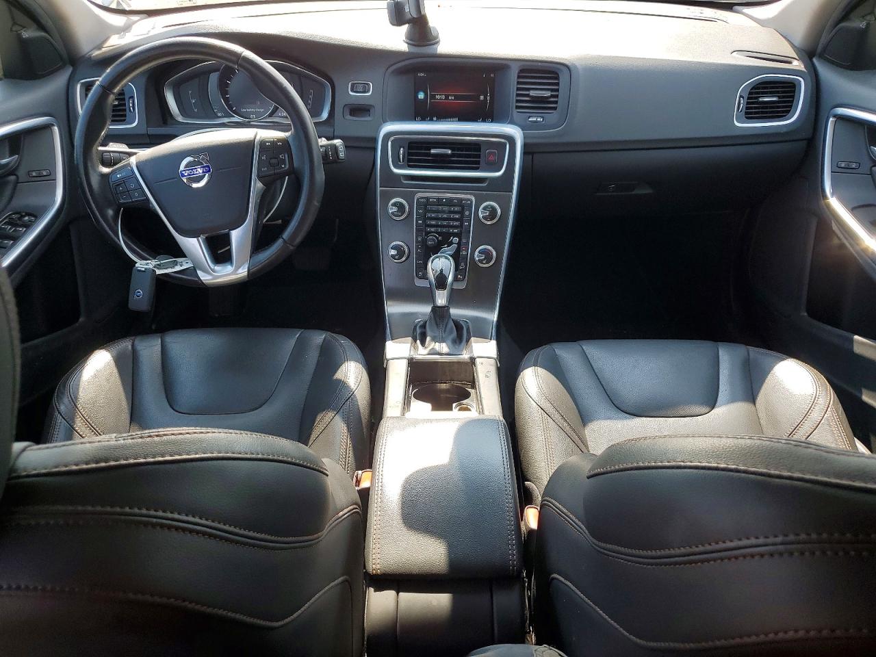 2016 VOLVO V60